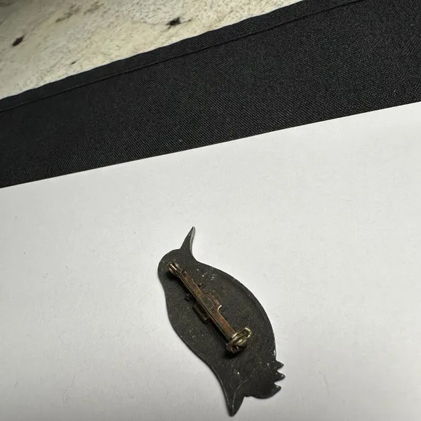 Penguin Bird Brooch Pin Pewter Tone - Image 8
