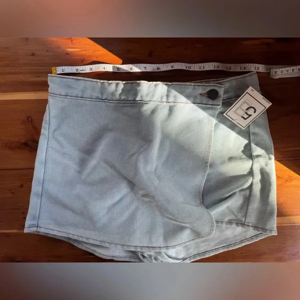 5B Style Light Wash Denim Skort size medium - Image 6