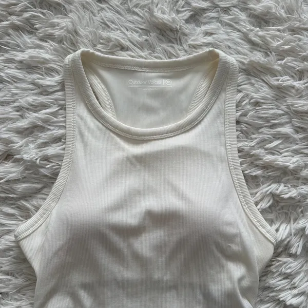 Outdoor Voices Ribbed Racerback Tank XS White Ruched Sides Removable Pads NWOT - Image 2
