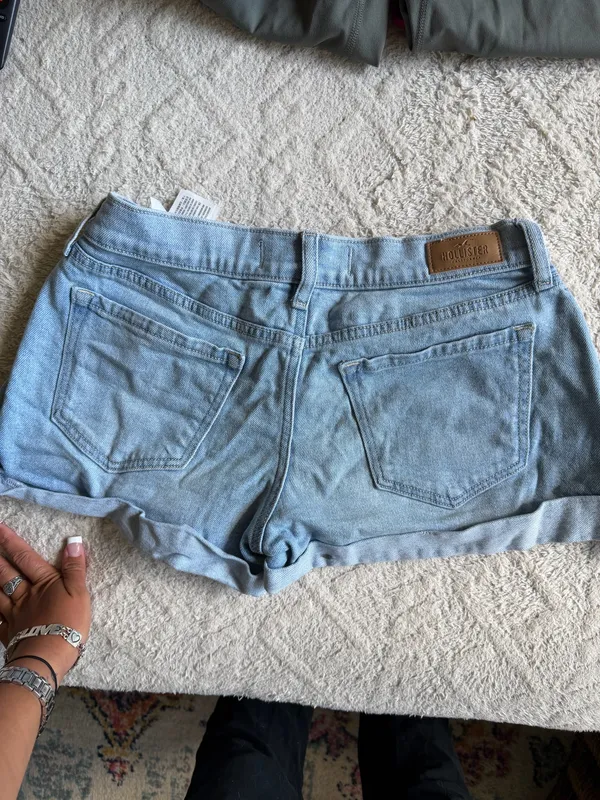 Hollister High-Rise Midi Shorts Jean - Image 2