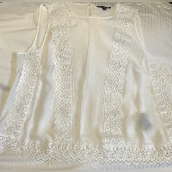 Zac & Rachel Woman 2X Elegant White Lace Trim Women's Top - Image 10