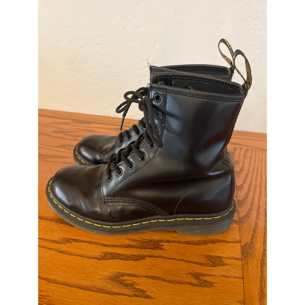 The classic black smooth leather Dr. Martens 1460 8-eye boots, size 9 - Image 4