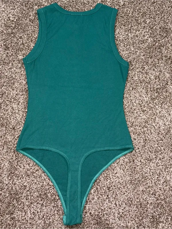 LE LIS Boutique Women’s Green Ribbed One-Piece Bodysuit NWT - Image 3