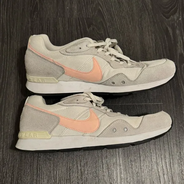 Nike Venture Runner Women’s Shoes VTG 80s 90s Running Off White Coral - Image 3