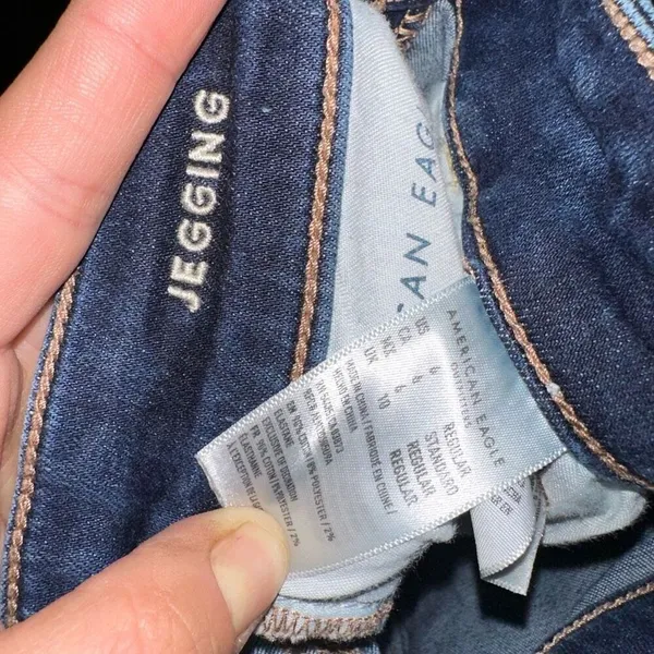 American Eagle distressed normcore size 6 stretchy jeggings - Image 2