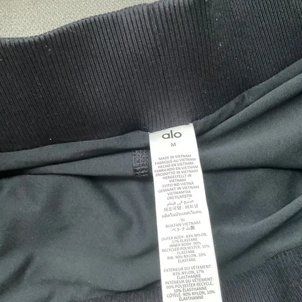 Alo Yoga Breezy Short Black M - Image 3