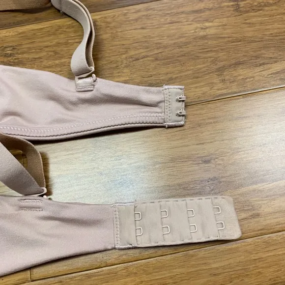 Calvin Klein Wireless Bra Women Size Medium Beige Everyday Comfort Lightly Lined - Image 5