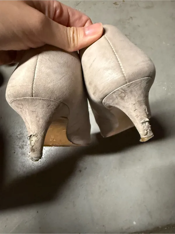 Coach Astor Women's Beige Pointed Toe Leather Heels Size 7.5 - Image 4