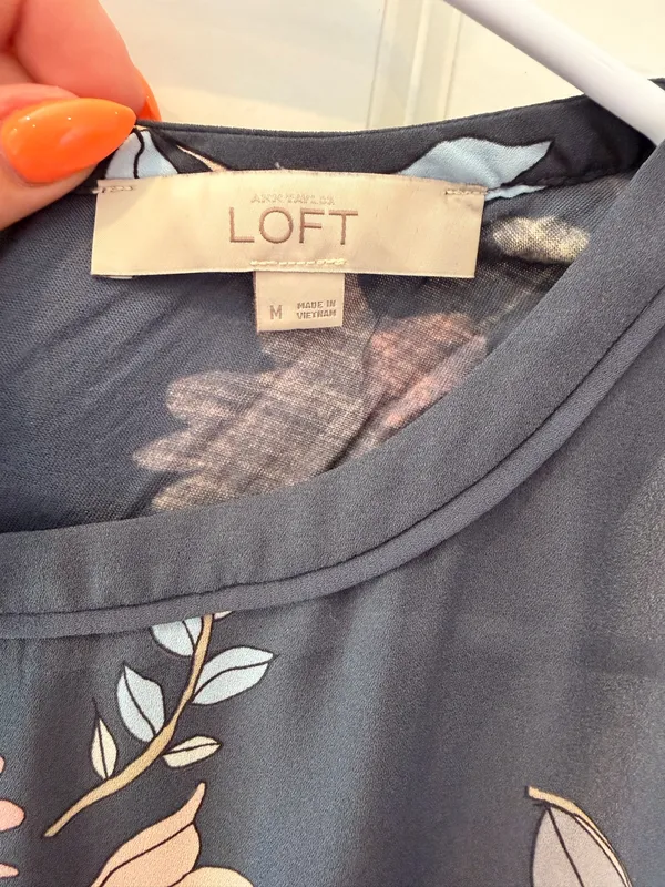 Ann Taylor LOFT Blue and Pink Floral Tank Top Blouse Size Medium - Image 2