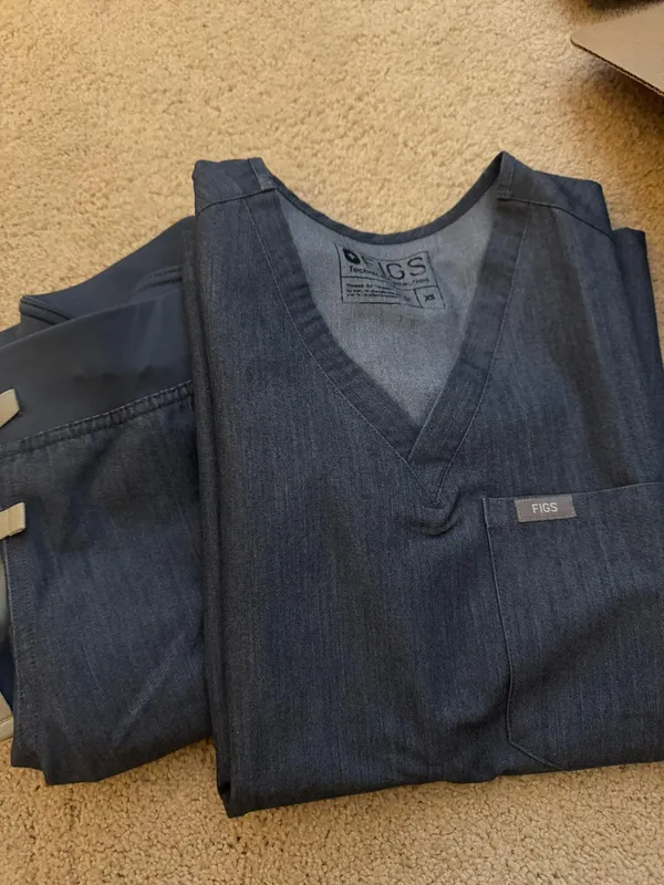 FIGS Scrubs Set - Image 5