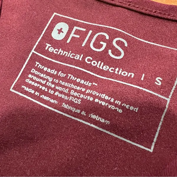 Figs Casma 3 pocket v neck scrub top small burgundy - Image 4