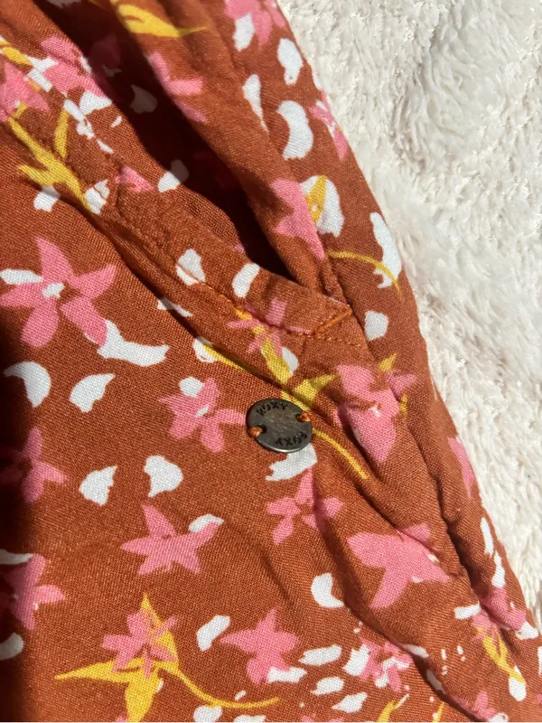 Roxy floral pants small - Image 2