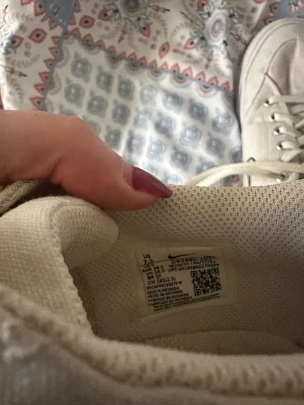 Nike Sneakers - Image 4