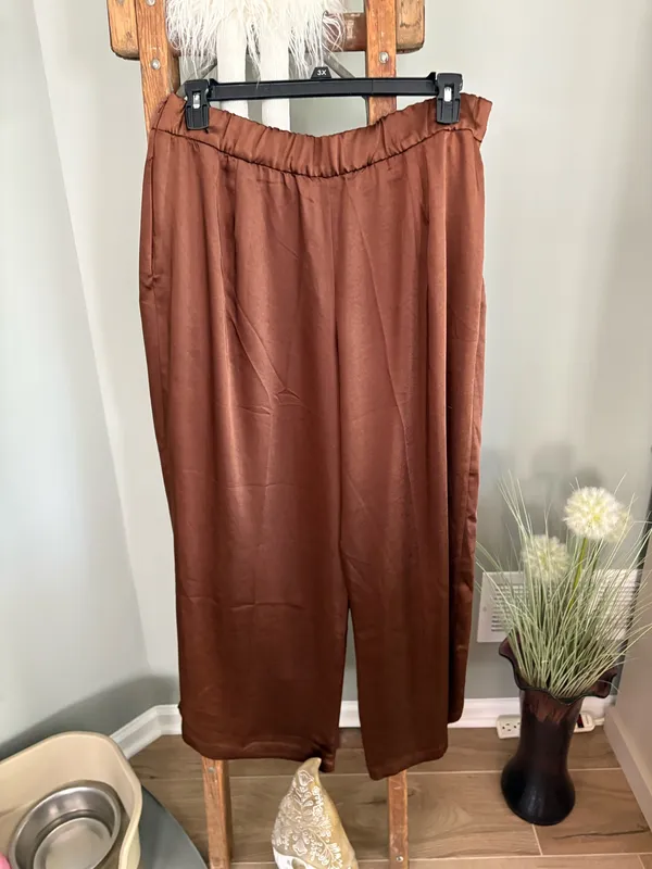 Wynn Collections NWT size XL brown silky dress pants - Image 2