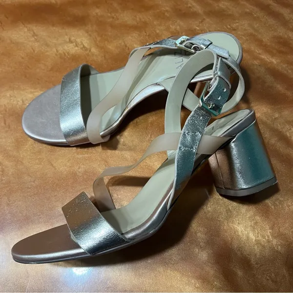 Naturalizer Arianna Strappy Rose Gold Block heels sandals size 6.5 - Image 2