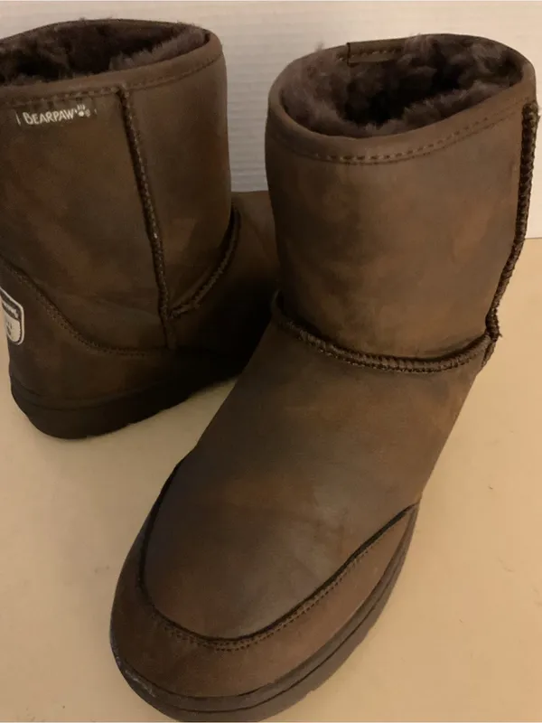 BearPaw Women brown leather short classic boots US 11 - Image 2