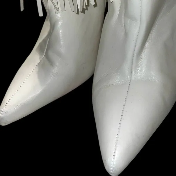 White super cute urban cowgirl style double fringed heeled boots! - Image 7