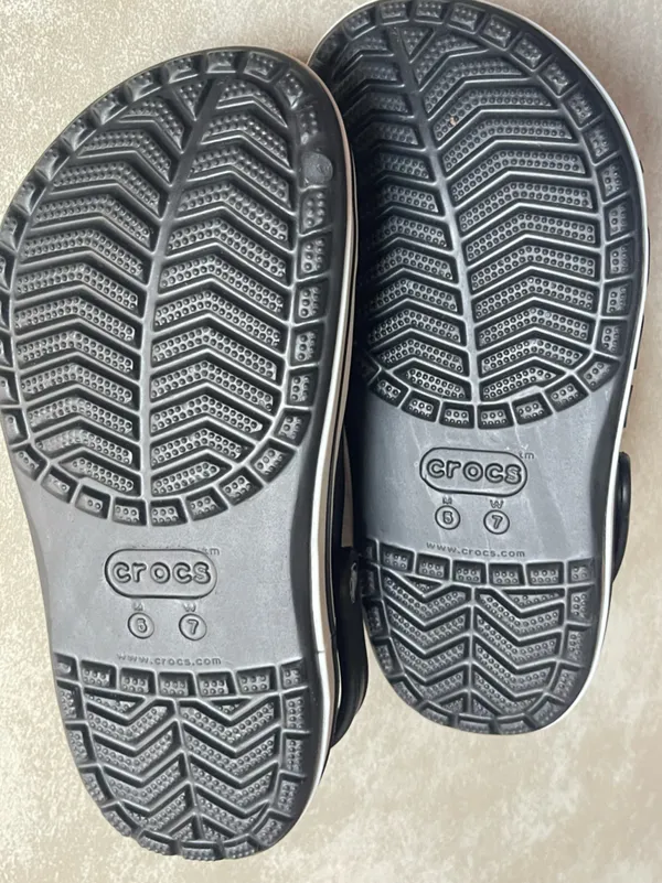 CROCS  Black Classic Clog - Image 3
