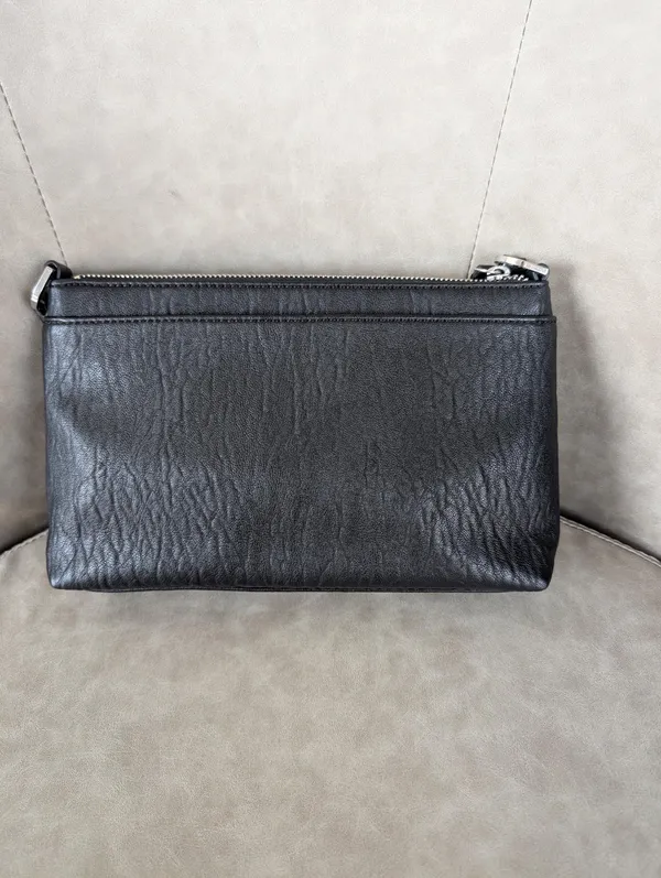Calvin Klein grain leather crossbody bag - Image 8