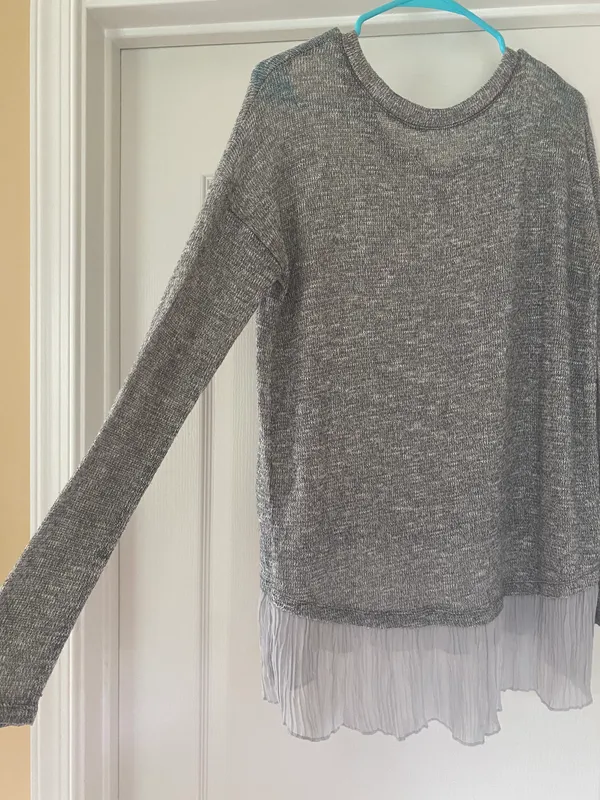 Abercrombie Grey Flowy Sweater - Image 6