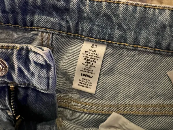 H&M Ripped Mom Jeans High-Waisted - Image 2