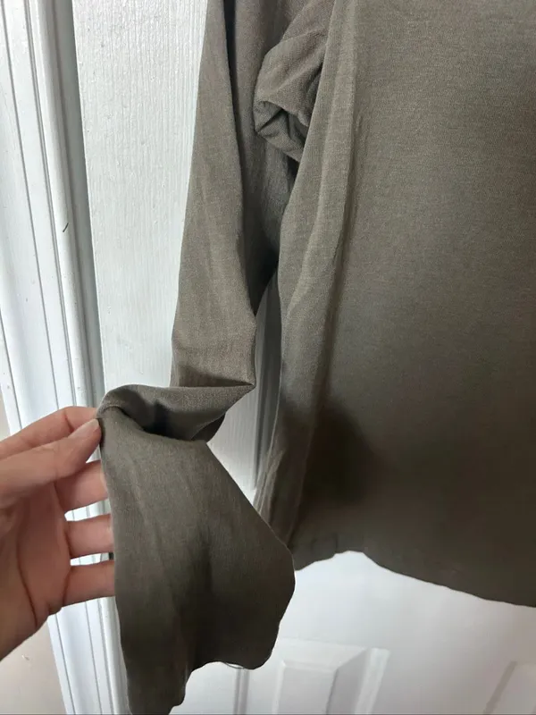 No Bull long sleeve shirt women’s size M gray work out shirt. - Image 4