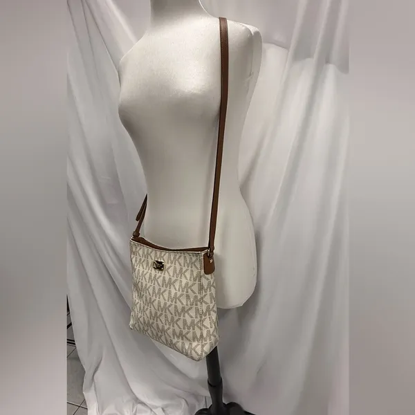 Michael Kors Cream & Brown Jet Set Crossbody Messenger Bag - Image 8