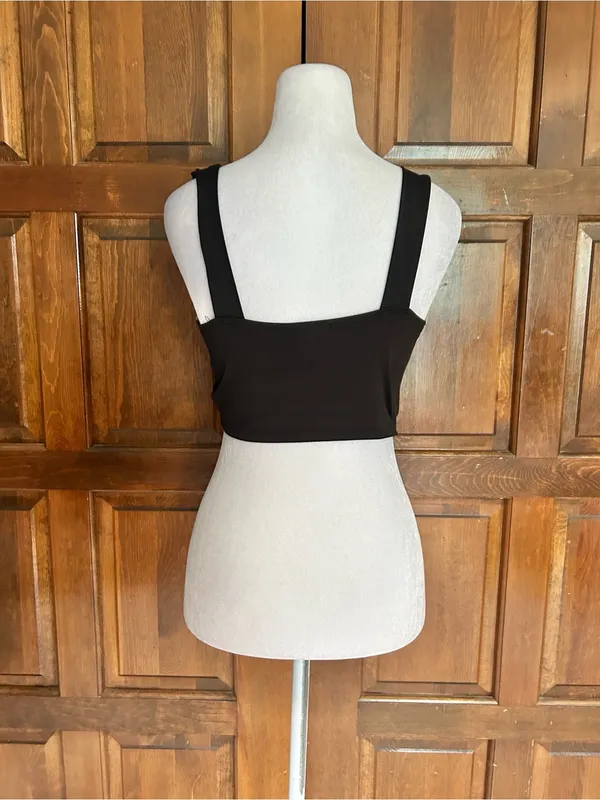 Bozzolo Women's Black Square‎ Neck Crop Top Front V-Notch Tank Size M - Image 4