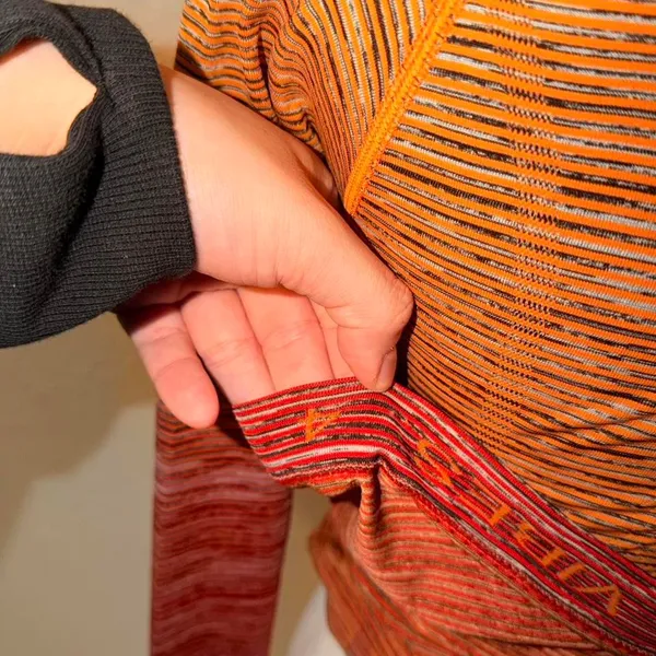 RARE HARD TO FINDLululemon Swiftly Tech Long Sleeve Crew Vivid Amber Size 4 NWOT - Image 4
