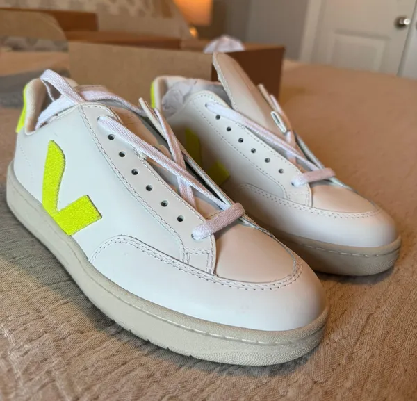VEJA NIB Size 7  V-12 Jaune Fluo - Image 6