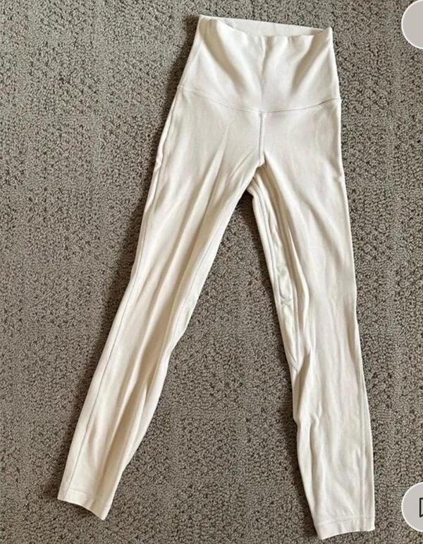 Lululemon butter yellow align  Leggings - Image 4