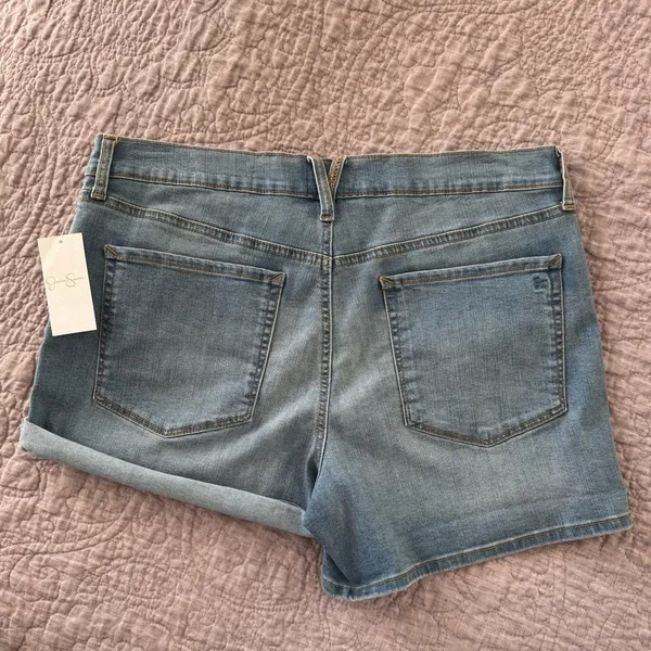 Jessica Simpson NWT Midrise Cuff Shorts in Light Denim Wash - Image 5