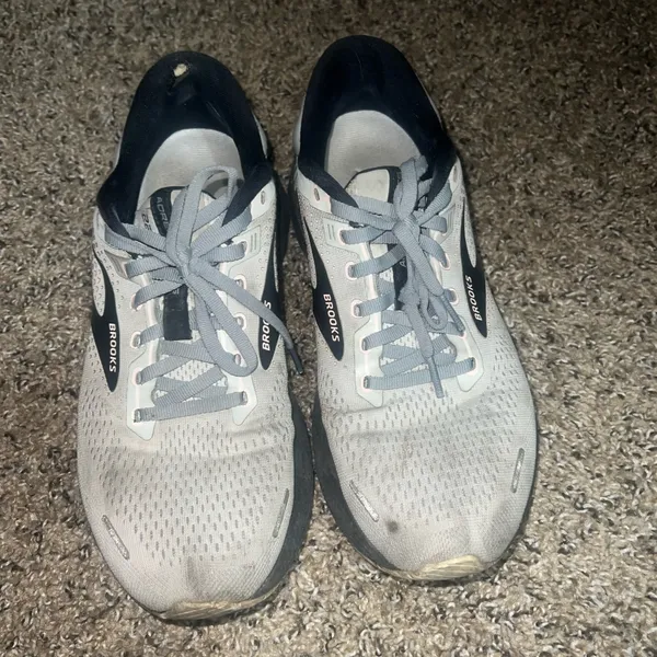 Brooks grey, rose, and Black GTS 22 Running Shoes - Image 4