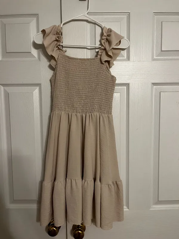 Amazon Beige Dress - Image 3