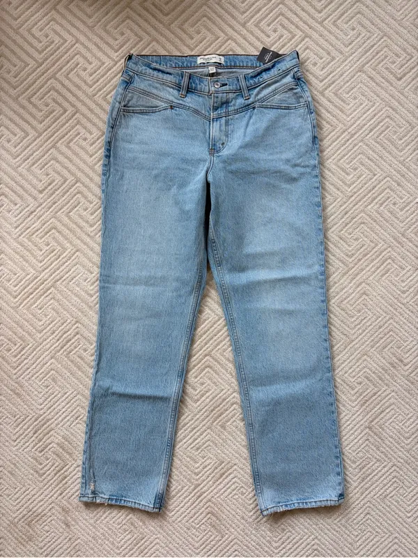 Abercrombie Curve Love Mid Rise 90s Straight Jean V Waist - Image 2
