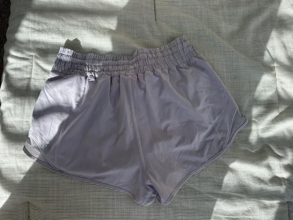 Lululemon Hotty Hot High-Rise Lined Short 4" - Image 2