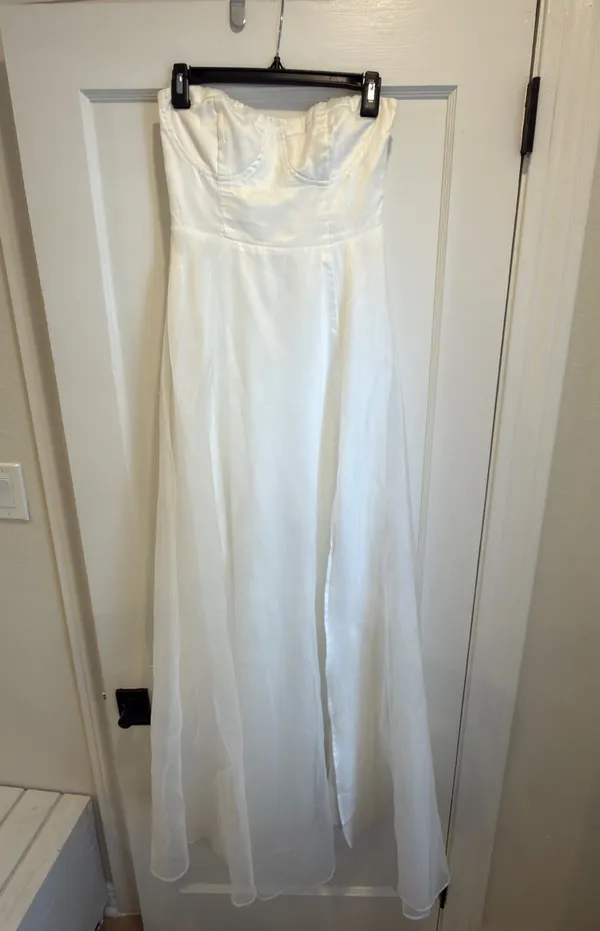 Off-The-Shoulder Lulus White Maxi Dress - Image 2