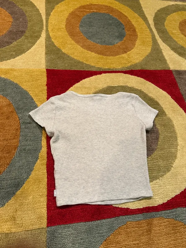 Aritzia Tna Waffle Knit Notch Cropped Tee Shirt Baby Tee Grey Size XS - Image 5