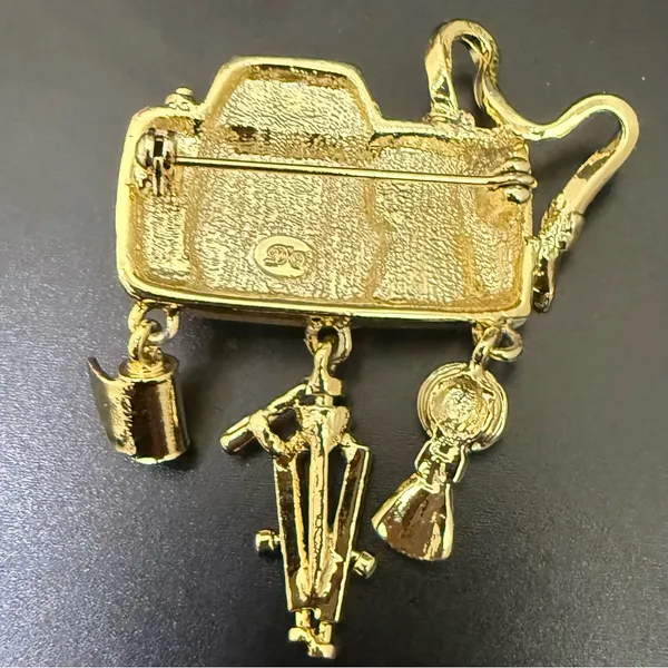 Vintage DANECRAFT Light Gold-tone Camera Charm Brooch 22.8g. - Image 7