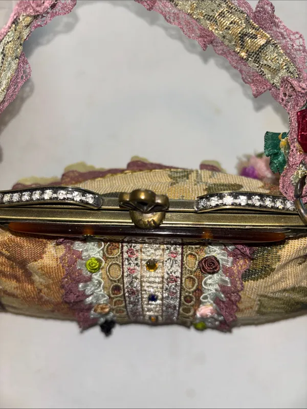 Vintage Victorian Style Floral Tapestry Purse Metal Clasp Frame Muxed Textures - Image 10