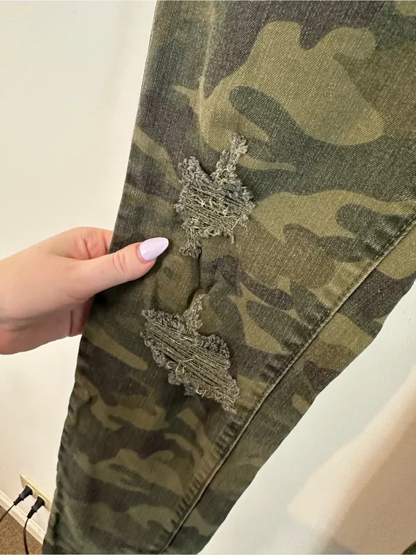 Judy Blue Skinny Camo Distressed Jeans Skinny Fit Size 9/28 Women's - Image 4