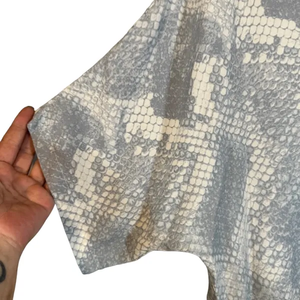 Olivaceous Blue & White Print Button Down Knot Front Blouse Women Sz M - Image 3