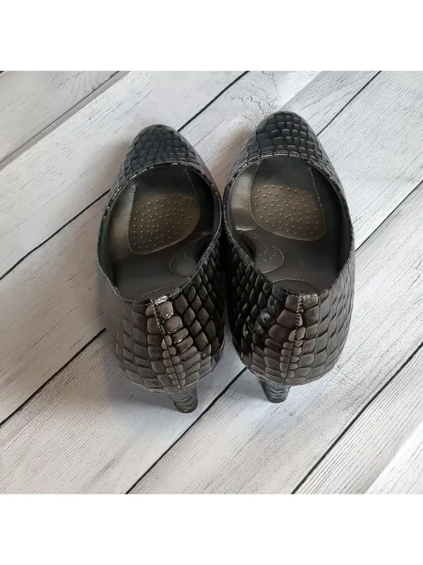 Coach and four shiny snakeskin heels size 8.5 - Image 6