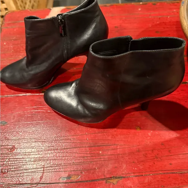 Via Spiga Black Leather Ankle Booties with Side Zip - Image 2