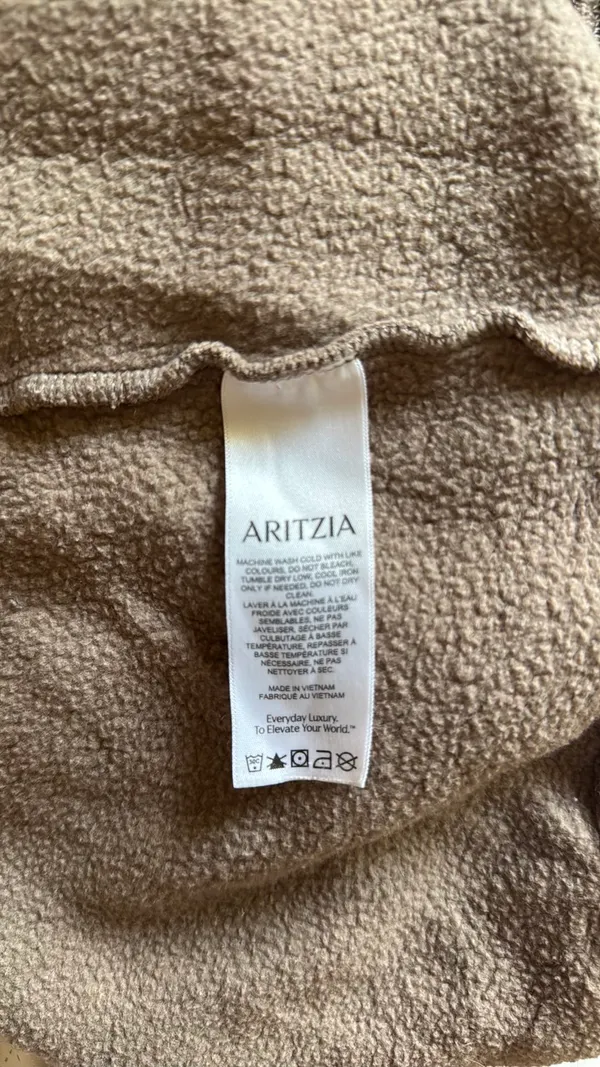 Aritzia Mega Fleece Hoodie  - Image 7