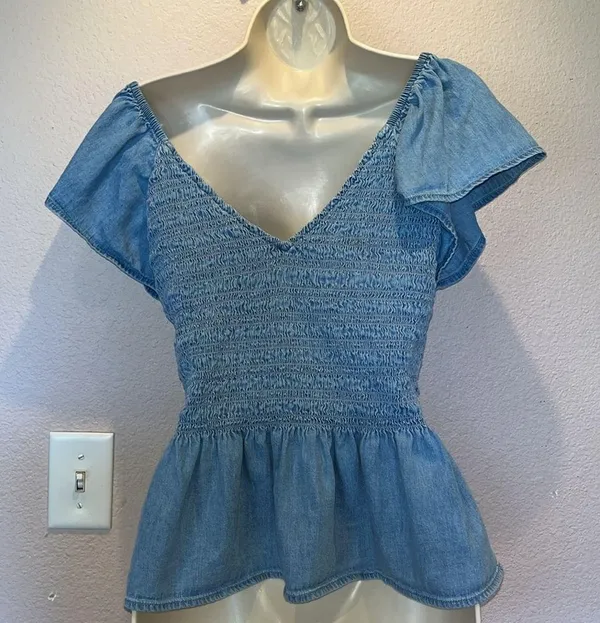 GAP Women’s Denim Smocked V Neck Ruffle Sleeve Top Size Medium - Image 7