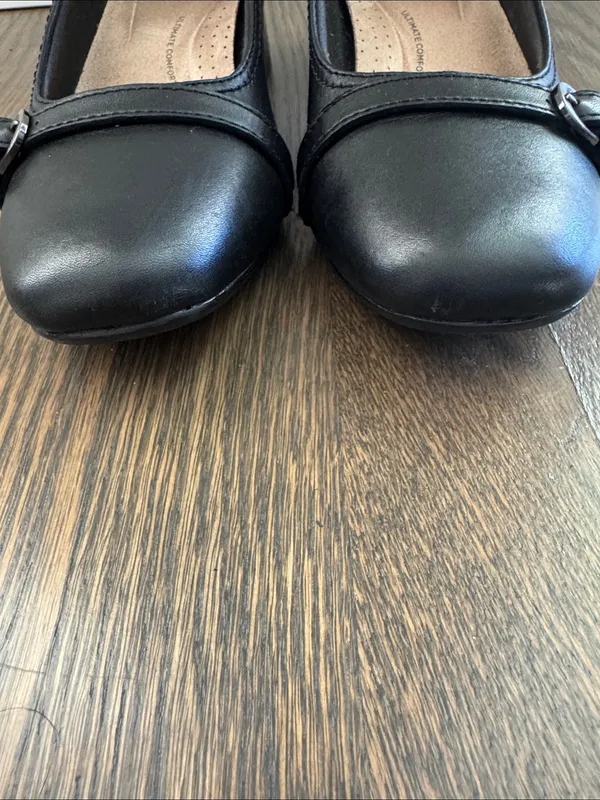 Clarks Black Leather Low Block Heel Marilyn Nora Pumps size 6 - Image 4