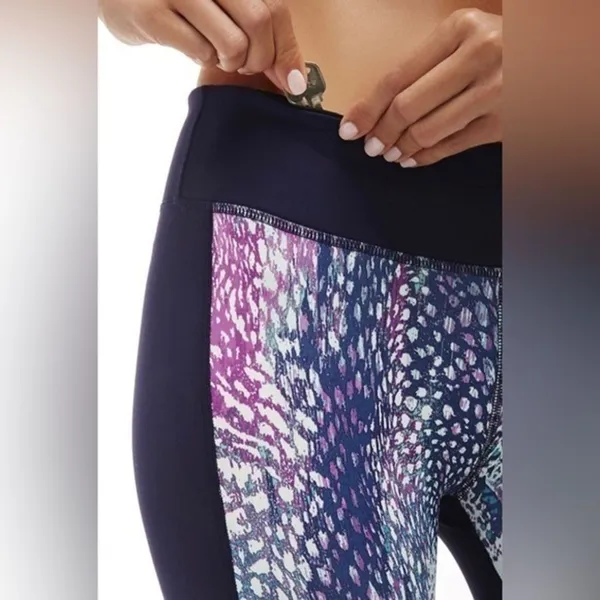 Fabletics Sydney Capri Athletic Leggings Athleisure Navy Purple Size Small Gym‎ - Image 4
