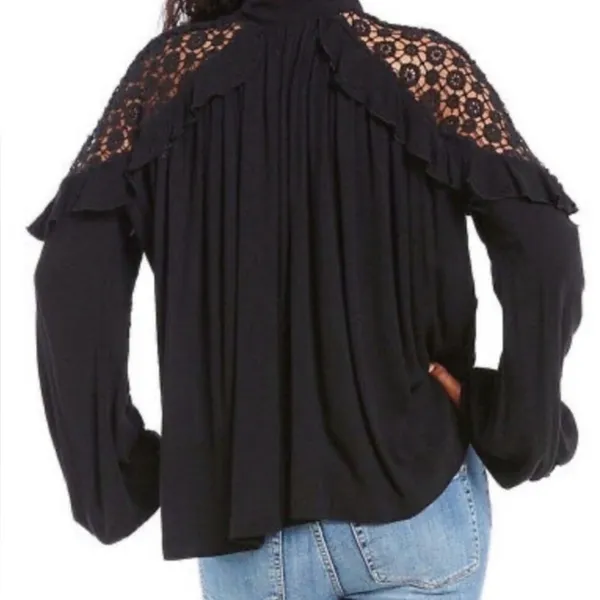 Free People Little Bit Of Love Crochet Lace Ruffle Keyhole‎ Blouse Black Size XS - Image 8
