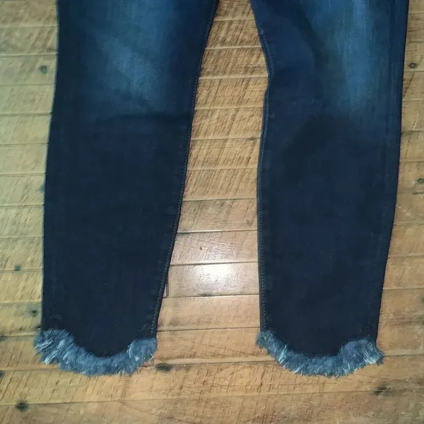 7 for All Mankind dark wash ankle skinny cropped raw hem 31 jeans - Image 2